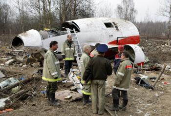 Trosky lietadla s poľskými ústavnými činiteľmi pri Smolensku