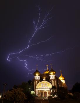 Blesk nad kostom pravoslávnej cirkvi