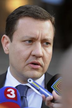 Daniel Lipšic sa obáva, že pod zjednocovaním poisťovní sú snahy goríl z Penty o finančný prospech na úkor štátu