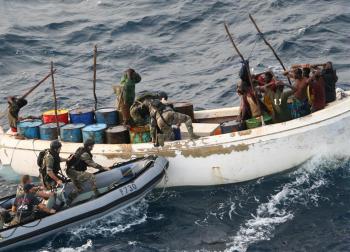Francúzski vojaci zadržiavajú somálskych pirátov