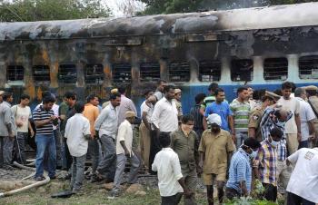 Ohorený vlak v indickom Nellore