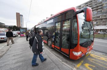 Na snímke obrí autobus Mercedes - Benz CapaCity v  Bratislave