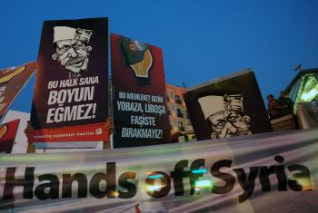 Ruky preč od Sýrie, skandovali demonštranti v Istanbule v snahe zabrániť možnej vojne v Sýrii