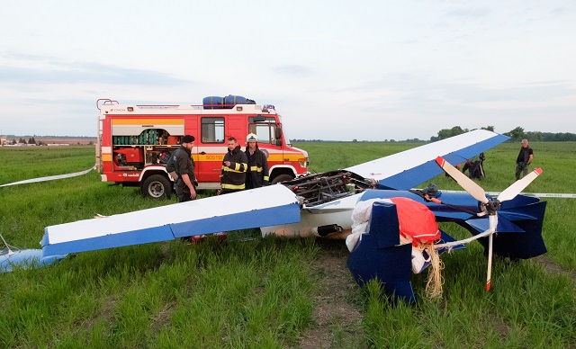 Na snímke havarovaný Aeromobil 2.5 na letisku v Nitre - Janíkovciach