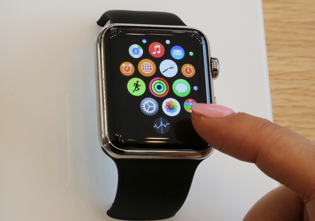 Na snímke iWatch, model náramkových hodiniek Apple Watch Edition