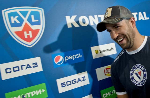 Na snímke nová posila HC Slovan Bratislava brankár Michael Garnett