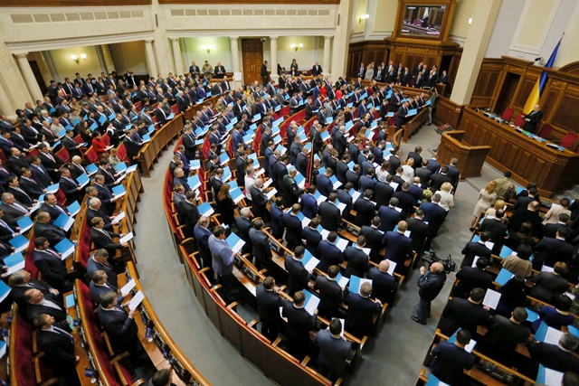 Na snímke poslanci ukrajinského parlamentu