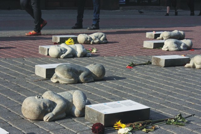 Pomník nanarodených detí v lotyšskej Rize. Venované pamiatke tých, ktorí mohli byť medzi nami
