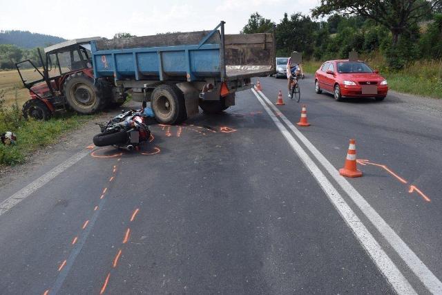 Na snímke tragická nehoda motocyklistu na ceste medzi Podturňou a Liptovským Hrádkom