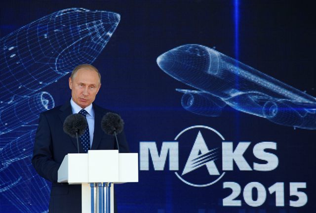 Na snímke ruský prezident Vladimir Putin počas prejavu na otváracom ceremoniáli Medzinárodnej leteckej a vesmírnej výstavy MAKS 2015