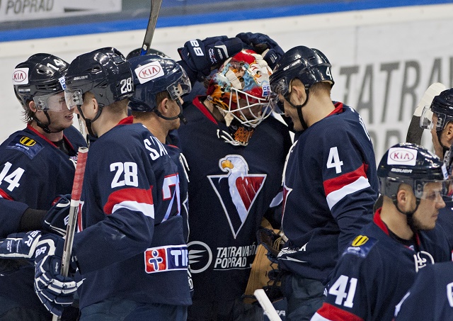 Hokejisti Slovana Bratislava sa tešia z víťazstva