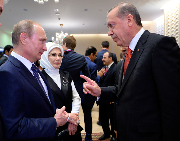 Na snímke ruský prezident Vladimir Putin (vľavo) a turecký prezident Recep Tayyip Erdogan (vpravo).