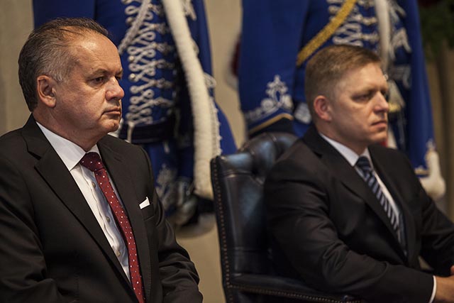 Na snímke prezident SR Andrej Kiska (vľavo) a predseda vlády SR Robert Fico.