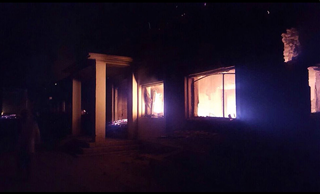 Zhorené zdravotné stredisko organizácie Lekári bez hraníc po explózii v blízkosti ich nemocnice v meste Kundúz
