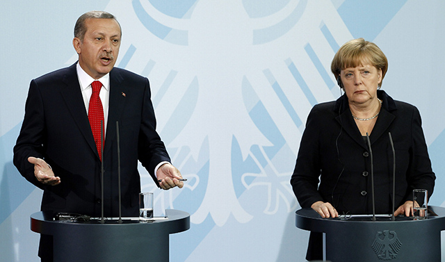 Na snímke nemecká kancelárka Angela Merkelová a turecký premiér Recep Tayyip Erdogan