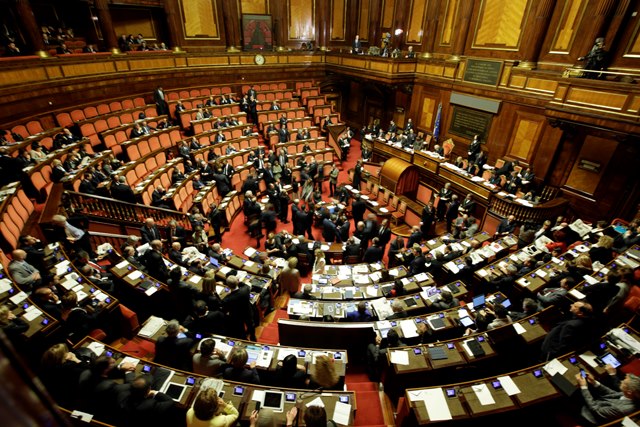 Na snímke poslanci talianskeho senátu 