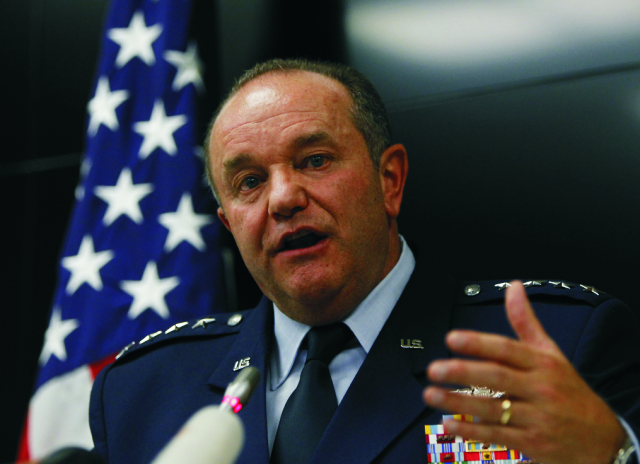 Hlavný veliteľ síl NATO v Európe americký generál Philip Breedlove