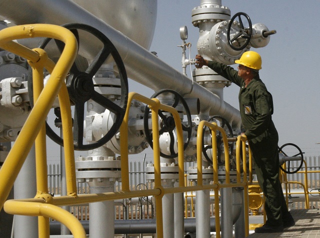 Zariadenia na ropnom poli Azadegan, ktoré sa nachádza neďaleko iránskeho mesta Ahváz