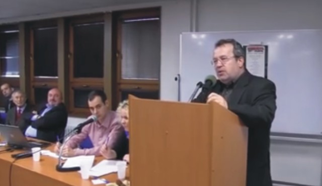 Na snímke vpravo Sergej Chelemendik počas jeho prejavu v Prahe