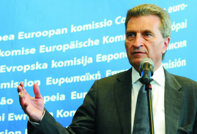 Na archívnej snímke nemecký eurokomisár Günther Oettinger