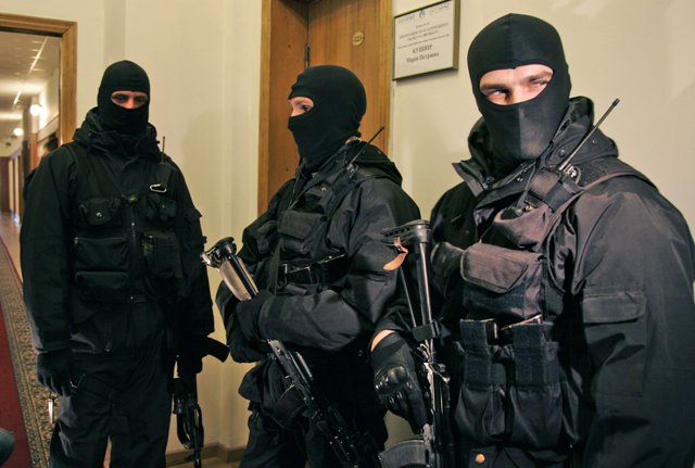 Na ilustračnej snímke agenti ukrajinskej bezpečnostnej služby SBU