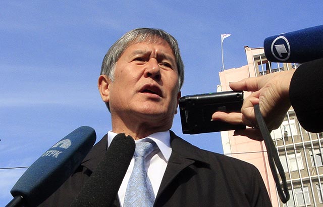 Na snímke kirgizský prezident Almazbek Atambajev