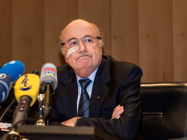 Na snímke suspendovaný prezident FIFA Sepp Blatter