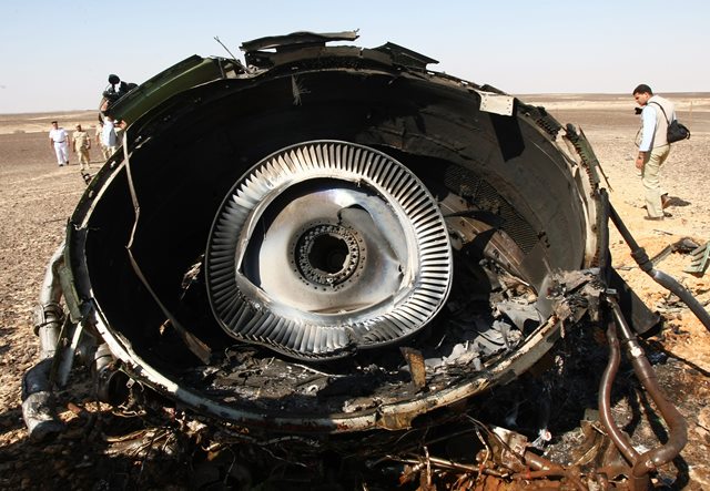 Na snímke časť motora z havarovaného ruského airbusu