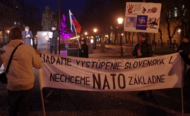 V Bratislave sa uskutočnilo protestné zhromaždenie „Za mier, proti základniam cudzích vojsk na našom území a za vystúpenie z NATO“