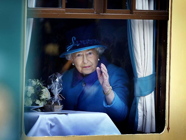 Na snímke britská kráľovná Alžbeta II. 