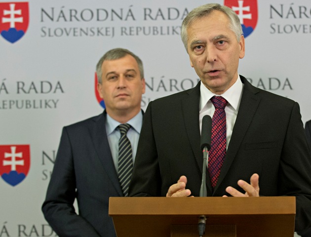 Na snímke zľava podpredseda KDH Pavol Zajac, predseda KDH Ján Figeľ 