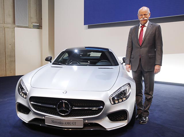 Na snímke šéf nemeckej automobilky Daimler AG a Mercedes Benz Dieter Zetsche