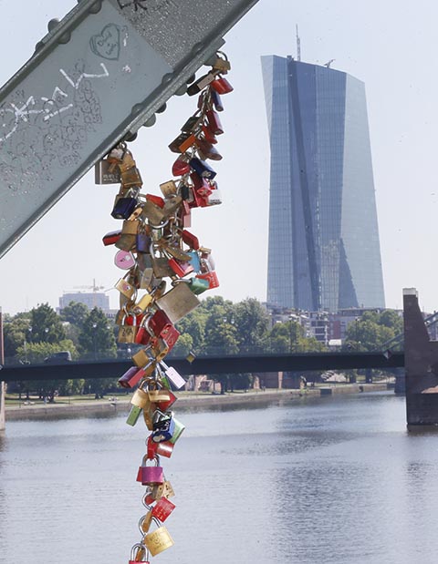 Na snímke budova ECB vo Frankfurte nad Mohanom.