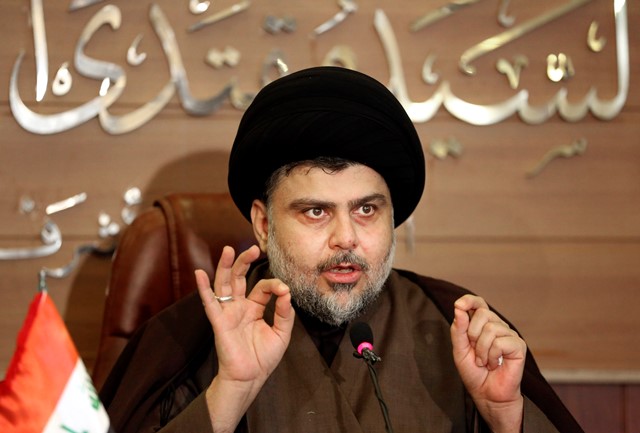 Na snímke šiitský duchovný Muktada as-Sadr