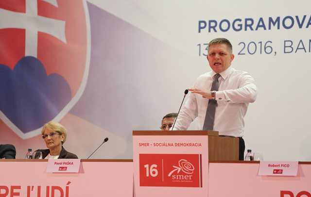 Na snímke predseda strany Smer -SD Robert Fico reční počas programovej konferencie vládnej strany