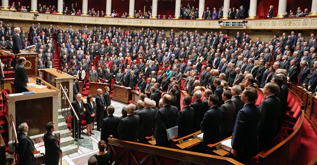 Na snímke poslanci francúzskeho parlamentu