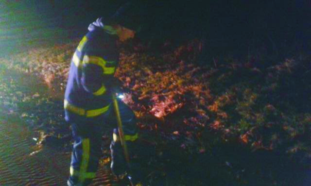 Na snímke miestny dobrovoľný hasič počas zásahu v obci Paňovce