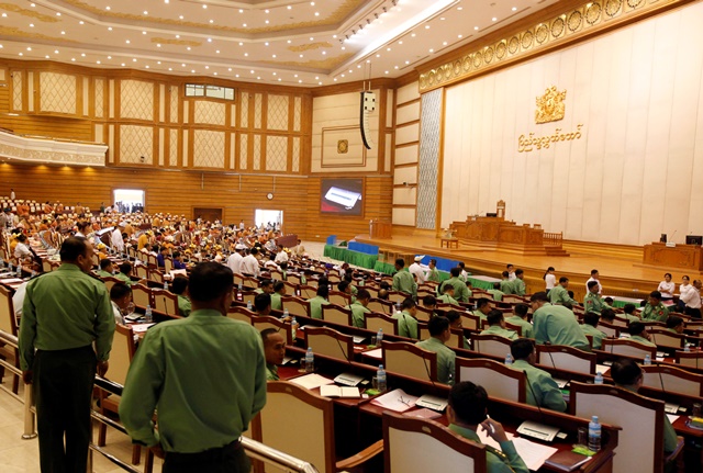 Na snímke poslanci mjanmarského parlamentu