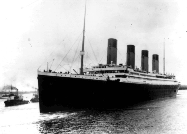 Na archívnej snímke z 10. apríla 1912  britský luxusný parník Titanic vyráža z anglického prístavu Southampton