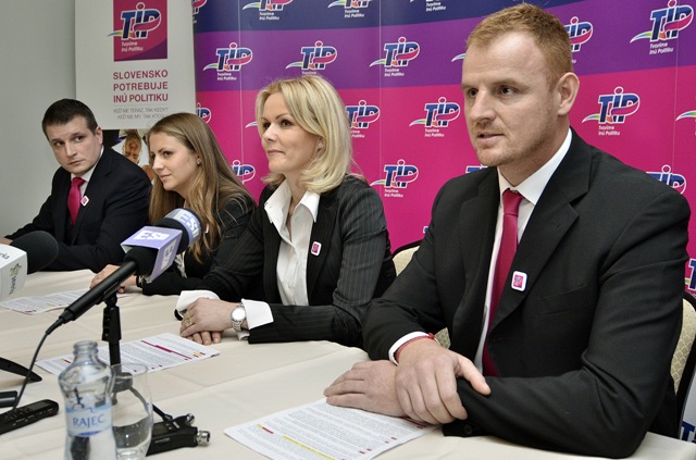 Na snímke sprava predseda strany Tomáš Hudec a podpredsedovia Jana Vološinová, Ivana Augustinská a Martin Schwantzer