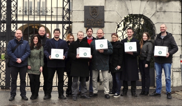 Ľudová strana Naše Slovensko Mariána Kotlebu spustila petíciu proti príchodu imigrantov na Slovensko