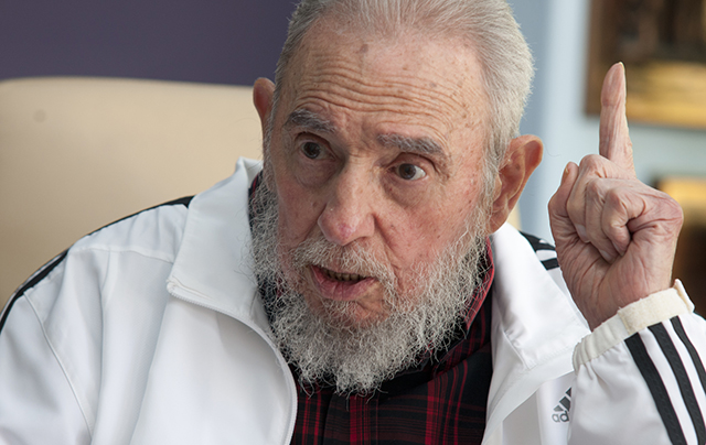 Na archívnej snímke z 11. júla 2014 je 88-ročný kubánsky vodca Fidel Castro