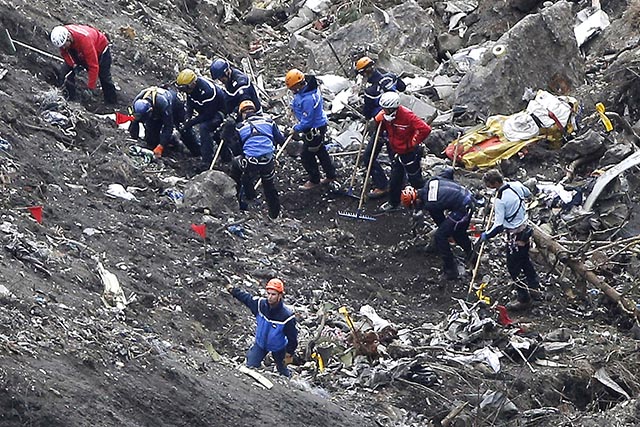 ťažké časti lietadla miesto pádu nemecká letecká spoločnosť Germanwings dcérska spoločnosť filiálka Lufthansa francúzske Alpy pád Airbus A320 let 4U 9525