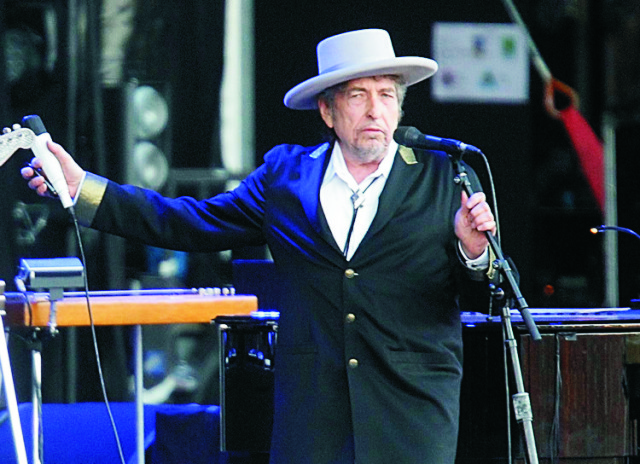Na archívnej snímke Bob Dylan