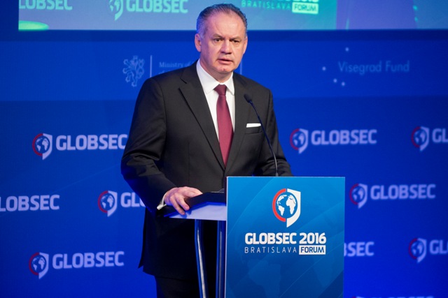 Prezident SR Andrej Kiska reční počas oficiálneho otvorenia 11. ročníka bezpečnostnej konferencie Globsec 2016 v Bratislave 15. apríla 2016