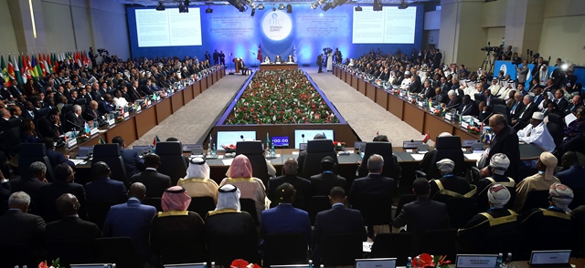Na snímke lídri a predstavitelia islamských krajín sa zhromažďujú pred začiatkom summitu hláv štátov Organizácie islamskej spolupráce (OIC)