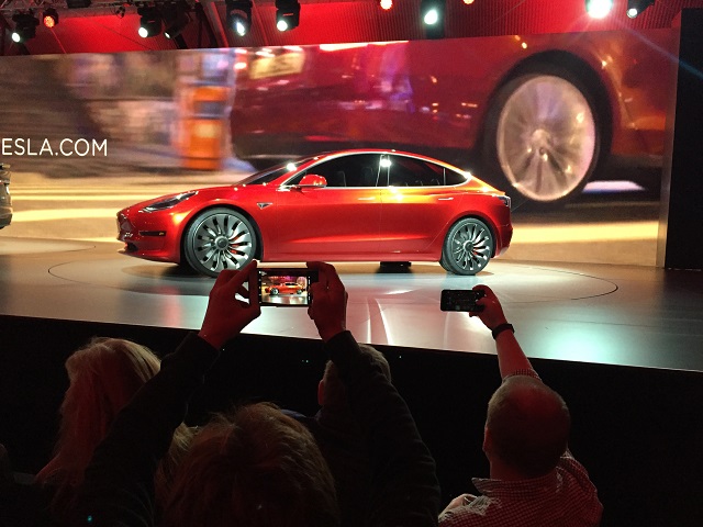 Na snímke Model 3 od výrobcu Tesla