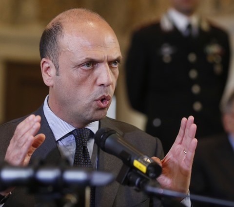 Na snímke taliansky minister vnútra Angelino Alfano 