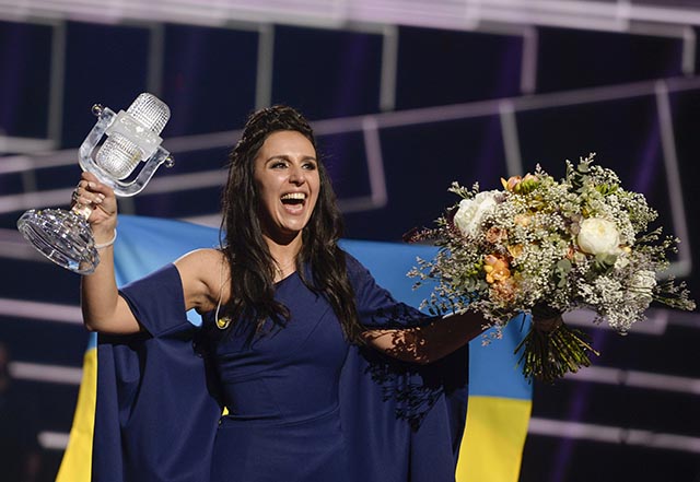  Na snímke krymská Tatárka Jamala z Ukrajiny vyhrala v autorskej piesňovej súťaži Eurovision Song Contest 2016