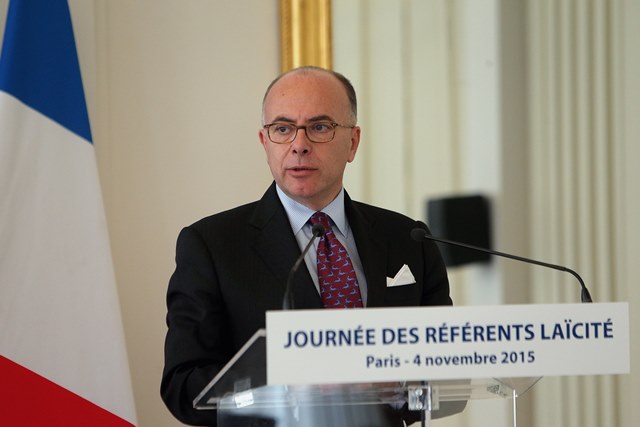 Na snímke francúzsky minister vnútra Bernard Cazeneuve
